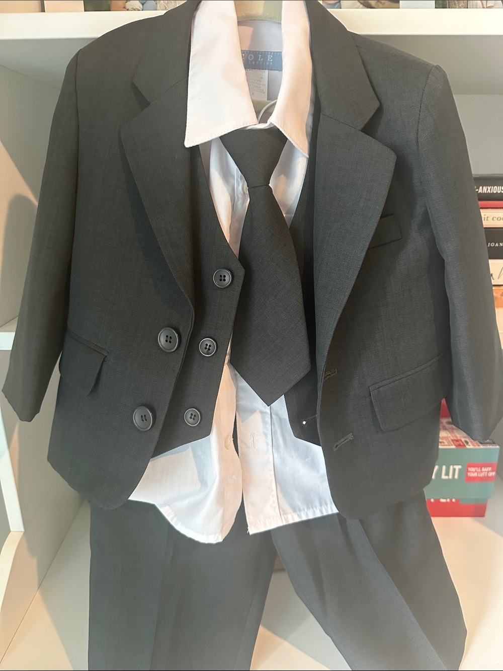 Cole collection complete suit set. Suit include jacket, pants, vest, shirt & tie